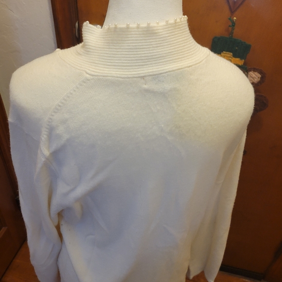 White sweater with beaded scarf attached - Picture 4 of 4